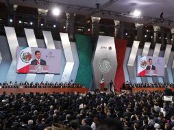 El presidente de México, Enrique Peña Nieto, presenta el Quinto Informe de Gobierno en el patio central del Palacio Nacional. SUN / L. Cortés