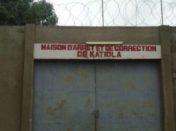 Los hechos ocurrieron cuando los vigilantes de la penitenciaría se disponían a sacar a los presos del recinto para realizar trabajos. TWITTER / @BurkinaNewsFeed