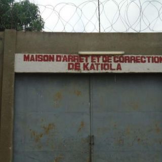 Cerca de 100 presos escapan de una cárcel en Costa de Marfil