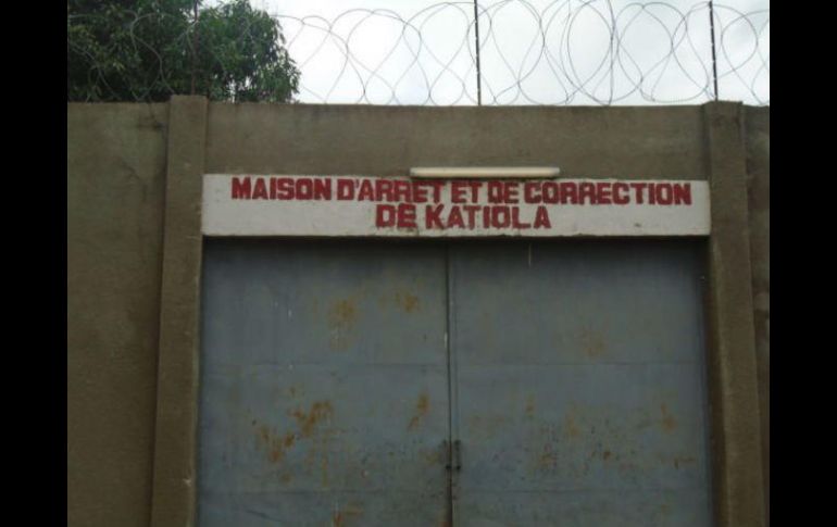 Los hechos ocurrieron cuando los vigilantes de la penitenciaría se disponían a sacar a los presos del recinto para realizar trabajos. TWITTER / @BurkinaNewsFeed