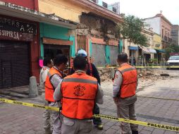 La zona del derrumbe permanece cercada para prevenir accidentes. ESPECIAL / Bomberos de Guadalajara