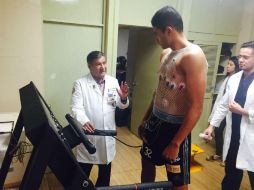 Larry Vázquez ya se sometió a los exámens médicos para buscar ganarse un lugar en el equipo. TWITTER / @TigresOficial