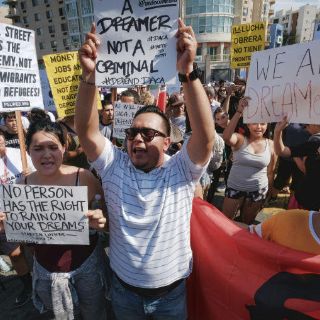 NY demandará a Trump para proteger a jóvenes migrantes