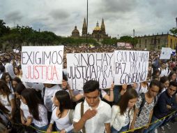 Este lunes, alumnos y autoridades de la Universidad de Guadalajara marcharon para exigir seguridad. EL INFORMADOR / A. Camacho