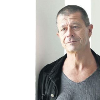 Emmanuel Carrère le dice 'merci' al Premio FIL