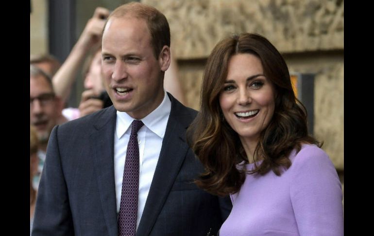 Las imágenes publicadas en  2012 mostraban a Catalina y Guillermo al borde de una piscina en una lujosa finca de Luberon. EFE / C. Bilan