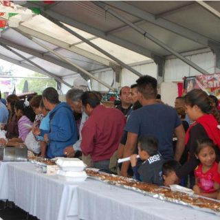 Rompen récord con enchilada gigante en Iztapalapa