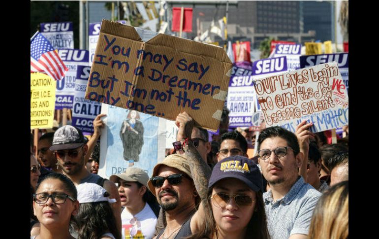 Después del anuncio de la cancelación miles se han manifestado contra la medida. AP / Richard Vogel