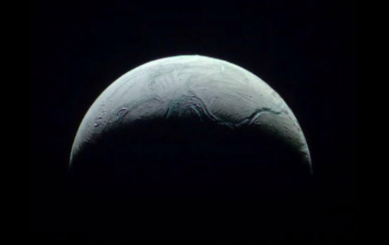 Una de las tareas de la sonda ha sido la supervisión de Encelado con un interés particular en las plumas y la geología. TWITTER / @CassiniSaturn