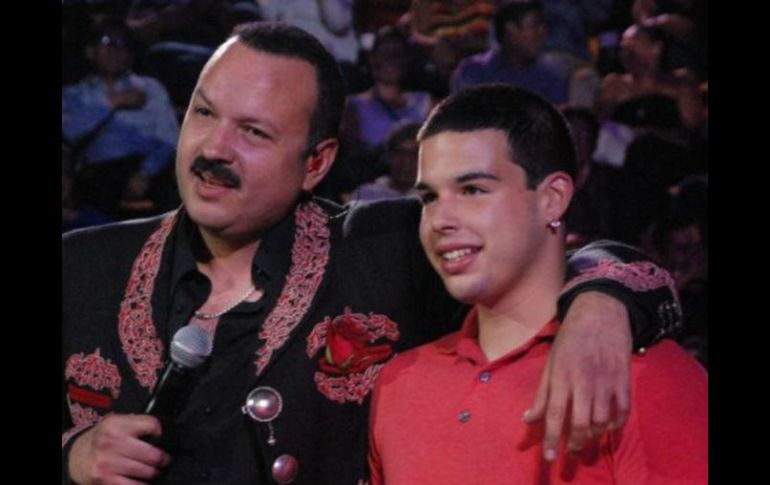 El hijo de Pepe Aguilar estará seis meses en un centro de rehabilitación. TWITTER / @Ventaneando13
