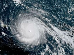 Según el reporte más reciente del Centro Nacional de Huracanes, ‘Irma’ de categoría 5, ganó intensidad de nuevo. AFP /