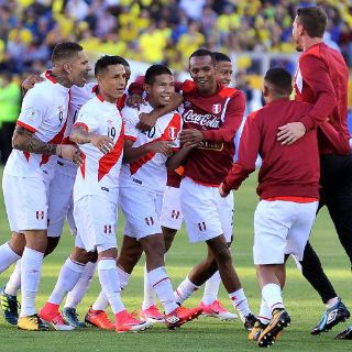 Perú derrota a Ecuador y se acerca al Mundial