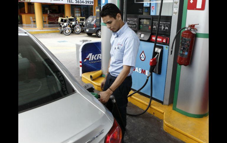 En México hay 11 mil 400 gasolineras; los gasolineros acusan que sólo existen diez laboratorios capacitados. EL INFORMADOR / A. Camacho