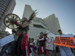 Personas realizan una danza tradicional maya durante una de las manifestaciones. AFP / D. McNew
