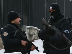 Cuando el individuo se acercaba al cuartel, los agentes de la policía le indicaron que se detuviera, pero éste desobedeció. AP / ARCHIVO