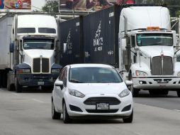 Actualmente los camiones deben ingresar a la ciudad al no haber alternativas de ruta. EL INFORMADOR / ARCHIVO