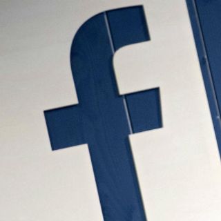 Cuentas falsas de Facebook compraron anuncios en comicios de EU