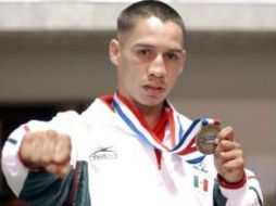 Castañeda, como boxeador prefesional, acumuló 15 triunfos, ocho por nocaut, y dos derrotas. ESPECIAL /