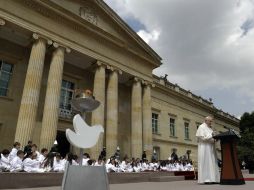 Francisco pide a los gobernantes y clase política colombiana poner la ''mirada en todos aquellos que hoy son excluidos y marginados''. AP / A. Medichini