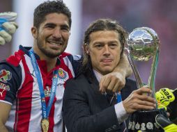Pereira (I) pide no olvidar que Almeyda (D) le dio un título de Liga a Chivas.  /