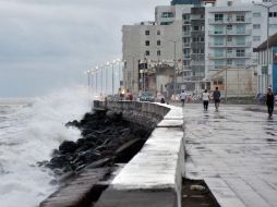 El SMN pidió extremar precauciones a la población en general por lluvias, viento y oleaje. SUN /