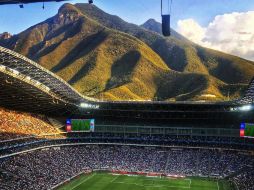 El BBVA Bancomer genera elogios cuando ven al fondo al Cerro de la Silla, símbolo por excelencia de la Sultana del Norte. TWITTER / @ThatDamnYank