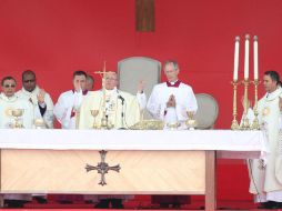 Durante su segunda misa en Colombia, el Papa beatifica a dos sacerdotes colombianos. EFE / L. Muñoz