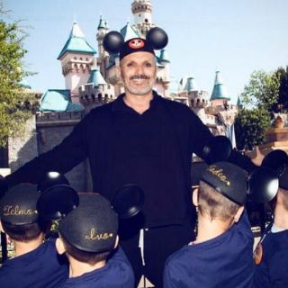 Miguel Bosé revela identidad de sus hijos tras extorsión