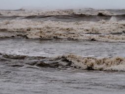 En las playas locales y de Costa Esmeralda el oleaje era alto. NTX / J. Lira