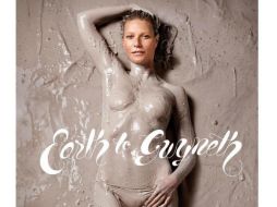 Cubrió su cuerpo de arena para la edición temática de 'Tierra y Gwyneth'. INSTAGRAM / gwynethpaltrow