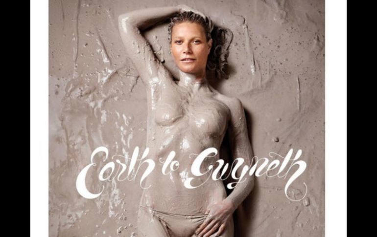 Cubrió su cuerpo de arena para la edición temática de 'Tierra y Gwyneth'. INSTAGRAM / gwynethpaltrow