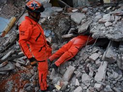 Juan lleva más de 24 horas atrapado. Hasta el momento no se sabe si continúa con vida. AFP / P. Pardo