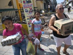 Poco a poco, habitantes de Juchitán retoman sus actividades cotidianas. AFP / P. Pardo
