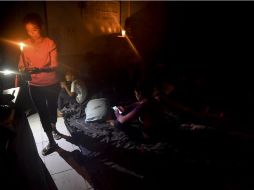 La CFE reporta al menos 70 mil veracruzanos sin servicio de suministro de energía eléctrica. AFP / Y. Cortez