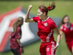 Alicia Cervantes se metió hasta la cocina, se quitó a la arquera rival, para luego chocar el esférico y poner el tercer gol. MEXSPORT / C. De Marchena
