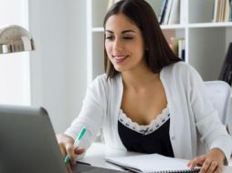 Pese a las responsabilidades de la vida adulta, nunca es tarde para obtener un título profesional. ESPECIAL /