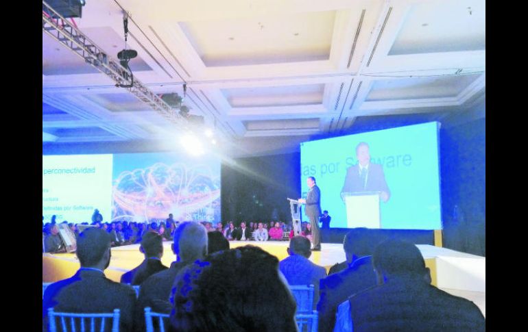 Parte de las micro-conferencias impartidas por expertos tecnológicos. ESPECIAL /