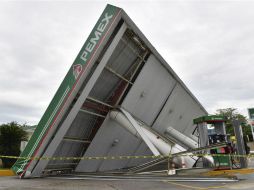 Así quedó una estación de gasolina en Poza Rica, tras los embates de 'Katia'. AFP / Y. Cortez
