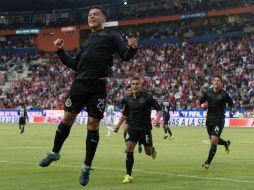 Michael Pérez se encontró un rebote a la entrada del área y fusiló al 'Conejo' Pérez para poner adelante al Rebaño. MEXSPORT / D. Leah