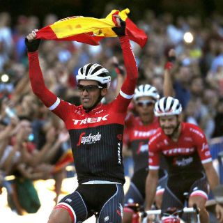 Ciclista Alberto Contador se retira aclamado por la multitud