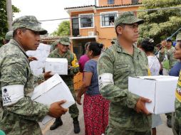Al momento se han recibido 29 mil 510 despensas, que se reparten entre los afectados. EFE / J. Núñez