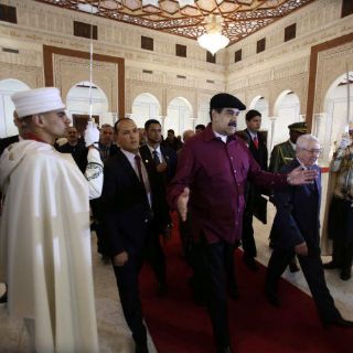 Maduro inicia una visita oficial a Argelia