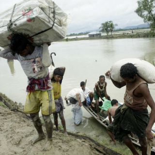 Una turba ataca casas y negocios de musulmanes en Birmania
