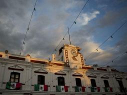 Las autoridades de Juchitán no han fijado su postura sobre la posibilidad de que el palacio municipal sea demolido por los daños. AP / R. Blackwell
