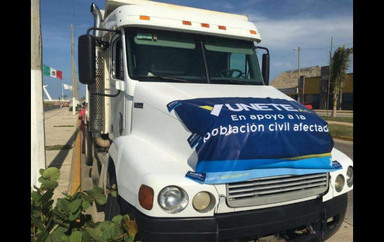 La asociación ''Yunete'' (cuyo logotipo tiene los colores del PAN) entregó víveres el fin de semana y el hecho fue criticado en redes. ESPECIAL /