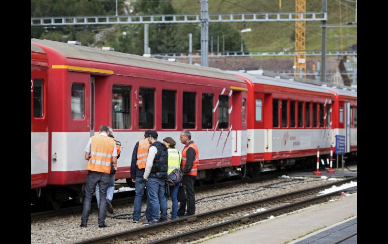 Se registra una colisión durante una maniobra ferroviaria de un tren regional, compuesto por una locomotora y cinco vagones. EFE / U. Flueeler