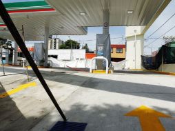 Actualmente la gasolinera en Estado de México tiene sellos de suspensión y es vigilada por policías. EL INFORMADOR / ARCHIVO