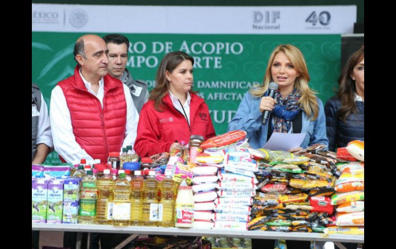 Angélica Rivera llamó a seguir haciendo equipo para la recolección de víveres y apoyo a los damnificados por el sismo. ESPECIAL /