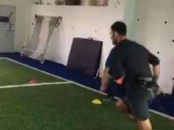 El defensor compartió un video en su cuenta de Twitter, donde realiza pruebas físicas con un entrenador personal. TWITTER / @RafaMarquezMX