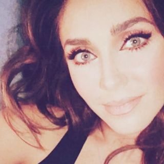 Anahí visita a damnificados por sismo y la critican en redes